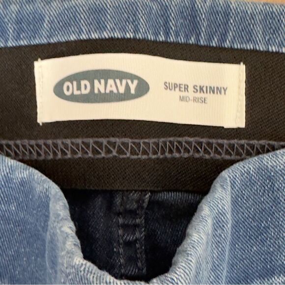 Old Navy Mid Rise Slimming Effect Waistband Super Skinny Jeans Size 6 Tall NWT - Picture 11 of 12